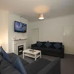 Pass The Keys Trafalgar House, Sleeps 6,Free Parking,Scarborough